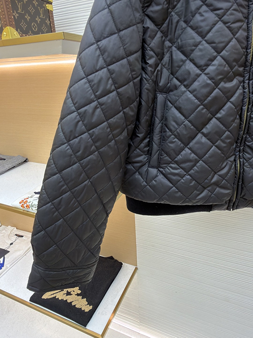 ロエベ ダイヤモンド柄シープスキンダウンジャケット