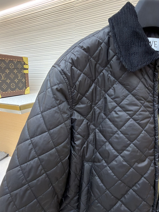 ロエベ ダイヤモンド柄シープスキンダウンジャケット