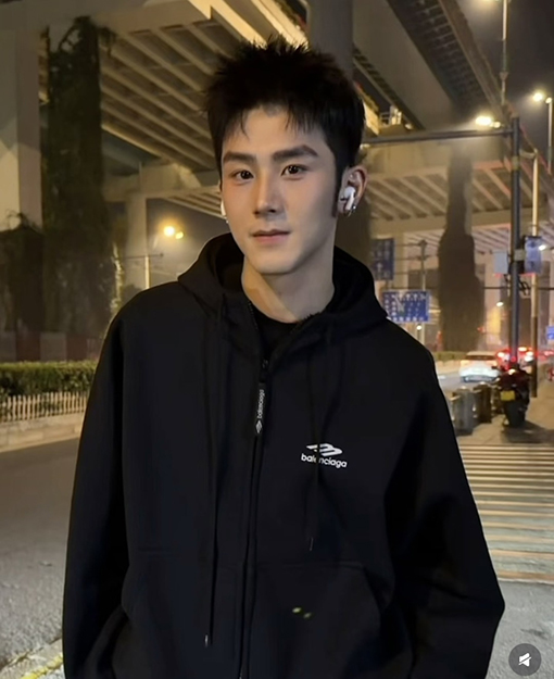 バレンシアガ Balenciaga SIK WEAR スキーシリーズ ベルベット フード付きスウェットシャツ