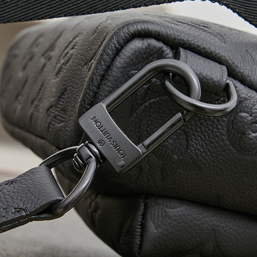 ルイヴィトン Duo Slingbag Monogram フルレザーエンボスチェストバッグ M26730