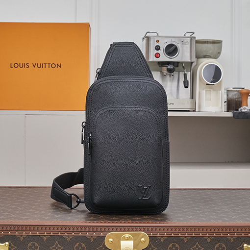 ルイヴィトンコピー Avenue Sling Bag PM エンボスレターチェストバッグ M15269 M15255