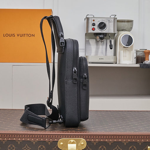 ルイヴィトンコピー Avenue Sling Bag PM エンボスレターチェストバッグ M15269 M15255