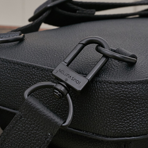 ルイヴィトンコピー Avenue Sling Bag PM エンボスレターチェストバッグ M15269 M15255