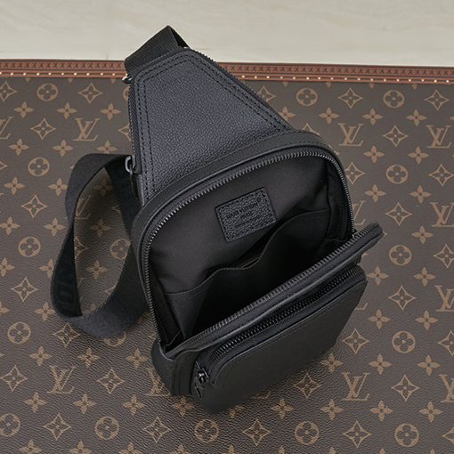 ルイヴィトンコピー Avenue Sling Bag PM エンボスレターチェストバッグ M15269 M15255