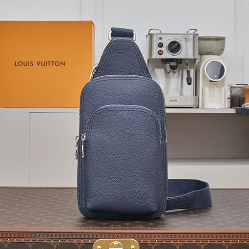 ルイヴィトンコピー Avenue Sling Bag PM エンボスレターチェストバッグ M15269 M15255
