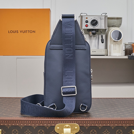 ルイヴィトンコピー Avenue Sling Bag PM エンボスレターチェストバッグ M15269 M15255
