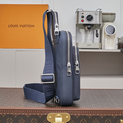 ルイヴィトンコピー Avenue Sling Bag PM エンボスレターチェストバッグ M15269 M15255