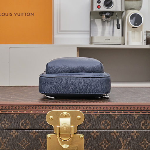 ルイヴィトンコピー Avenue Sling Bag PM エンボスレターチェストバッグ M15269 M15255