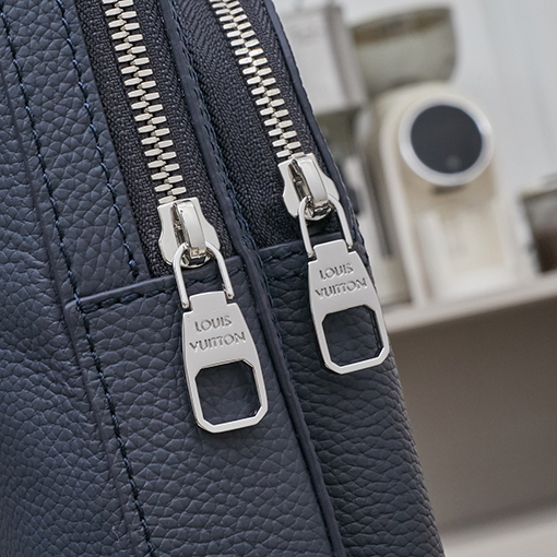 ルイヴィトンコピー Avenue Sling Bag PM エンボスレターチェストバッグ M15269 M15255