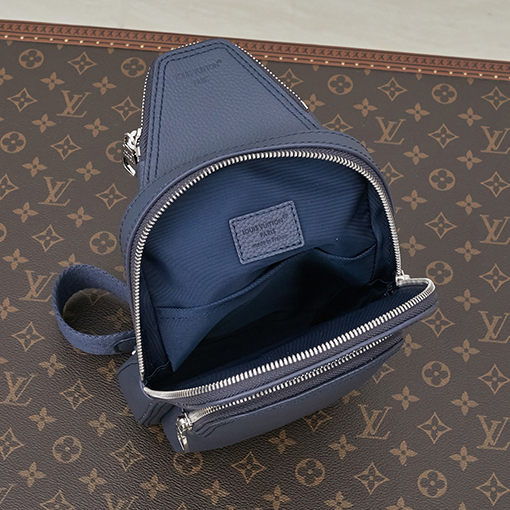 ルイヴィトンコピー Avenue Sling Bag PM エンボスレターチェストバッグ M15269 M15255