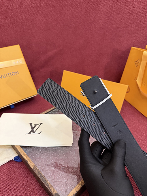 ルイヴィトンスーパーコピー Dimension 4.0 クラシックな両面ベルト