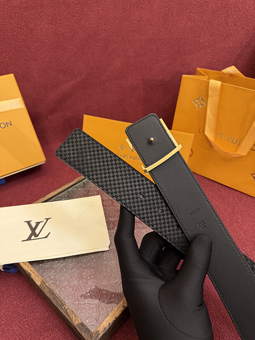 ルイヴィトンスーパーコピー Dimension 4.0 クラシックな両面ベルト
