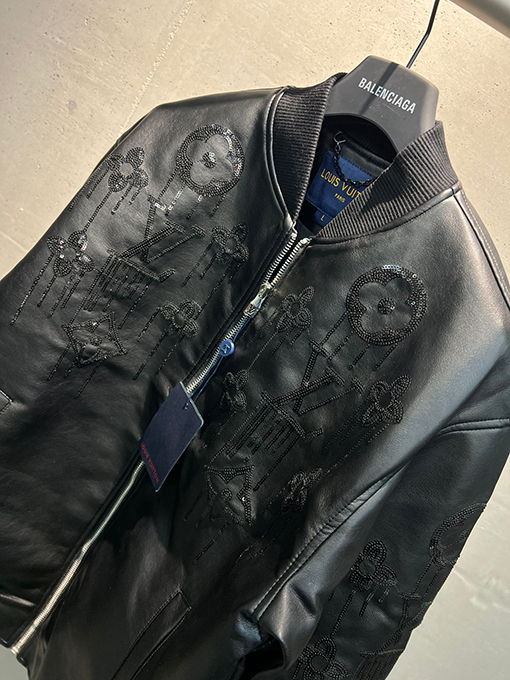 ルイヴィトンスーパーコピー 新作スパンコール刺繍レザージャケット