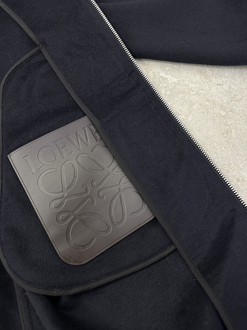 ロエベ ミドル丈のフード付きコート