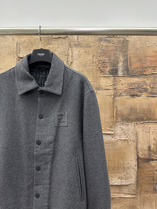 フェンディ アップリケ刺繍襟ウールコート