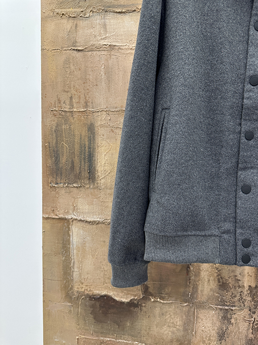 フェンディ アップリケ刺繍襟ウールコート