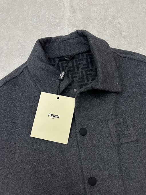 フェンディ アップリケ刺繍襟ウールコート