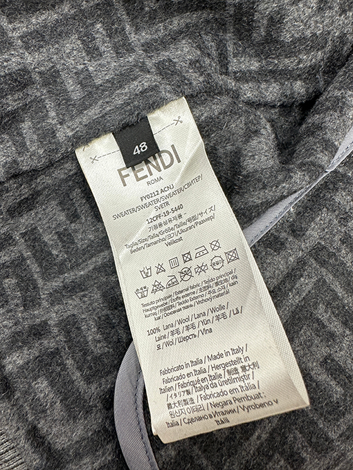 フェンディ アップリケ刺繍襟ウールコート