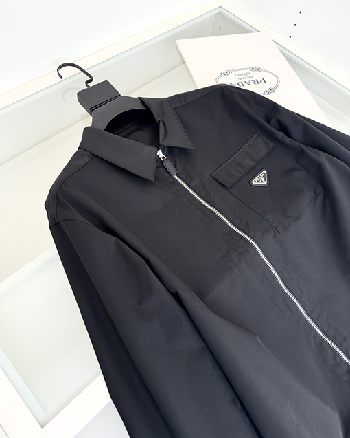 プラダ リサイクルナイロンアウターシャツジャケット