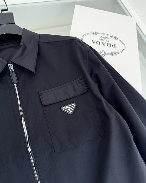プラダ リサイクルナイロンアウターシャツジャケット