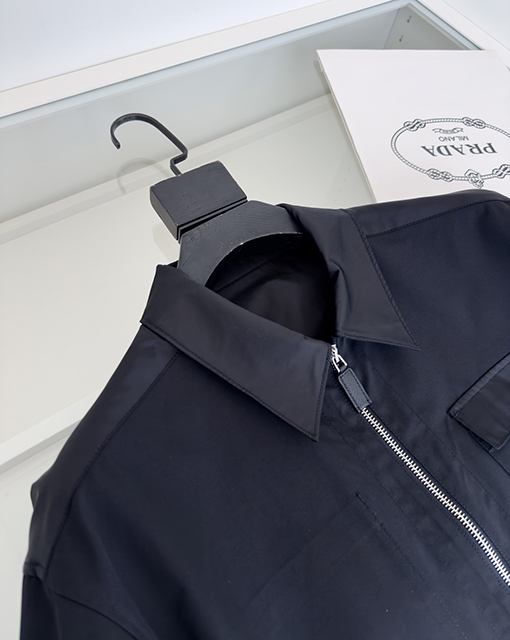 プラダ リサイクルナイロンアウターシャツジャケット