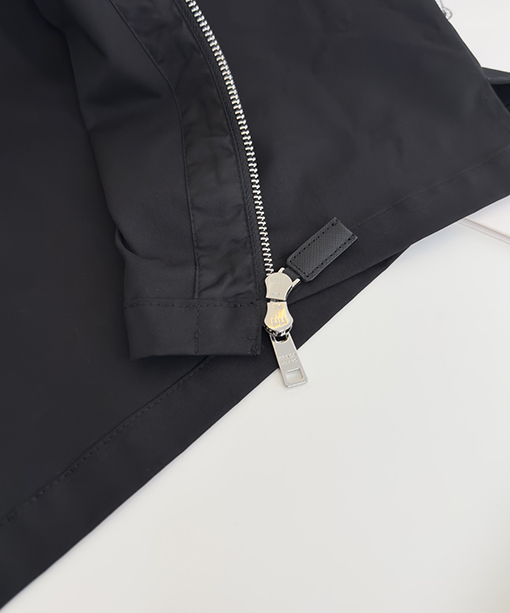 プラダ リサイクルナイロンアウターシャツジャケット