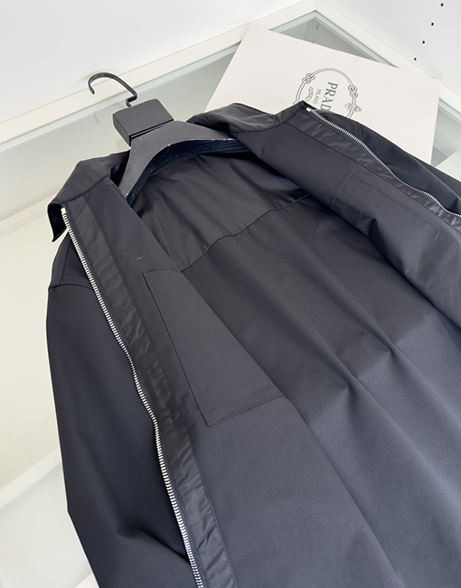 プラダ リサイクルナイロンアウターシャツジャケット