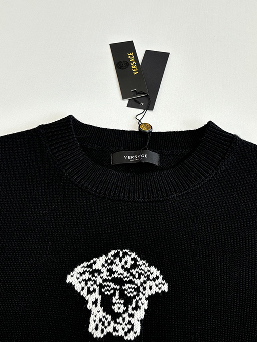 ヴェルサーチ メデューサロゴクルーネックニットセーター 17,800円