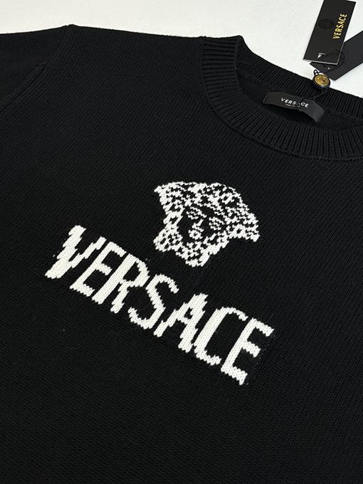 ヴェルサーチ メデューサロゴクルーネックニットセーター 17,800円