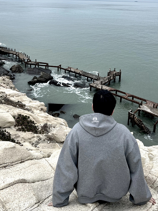 バレンシアガコピー Balenciaga ランウェイ ダブルリング刺繍フードジャケット