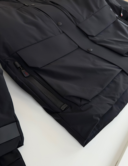 モンクレールコピー スポーティなフード付きダウンジャケット
