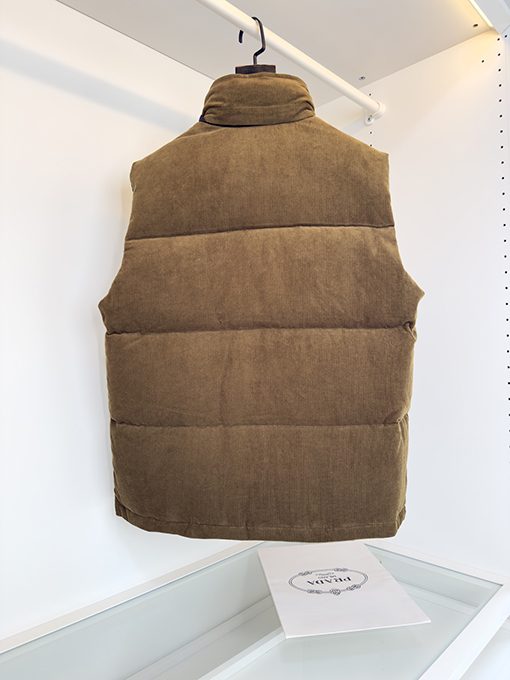 プラダ コーデュロイ レトロ ダウンベスト