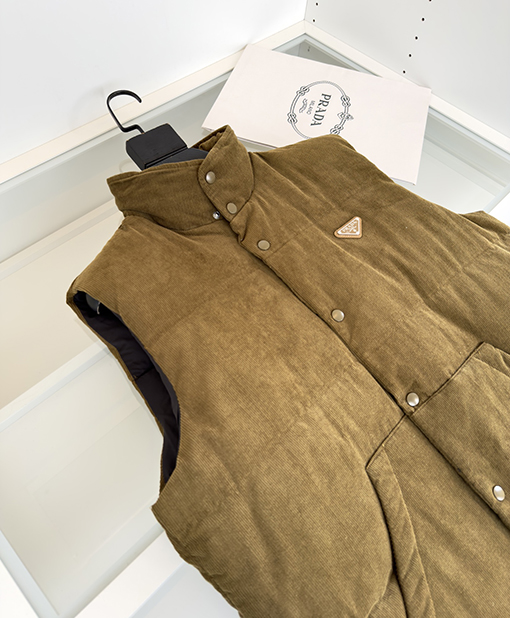 プラダ コーデュロイ レトロ ダウンベスト