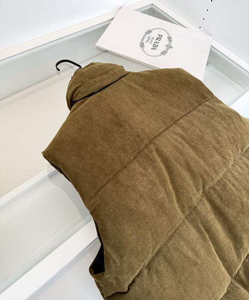 プラダ コーデュロイ レトロ ダウンベスト