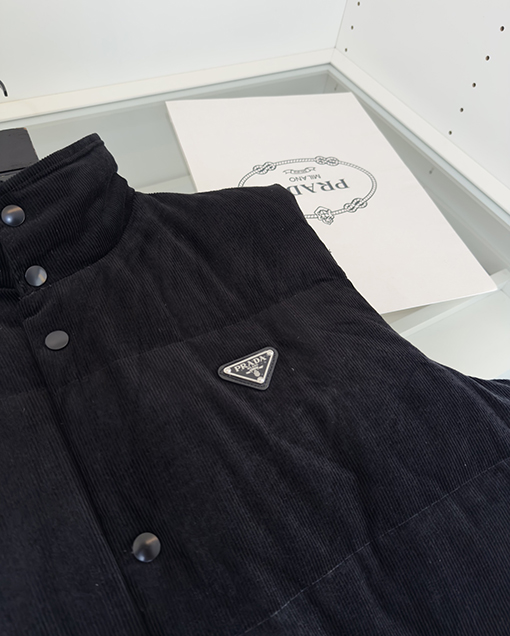 プラダ コーデュロイ レトロ ダウンベスト