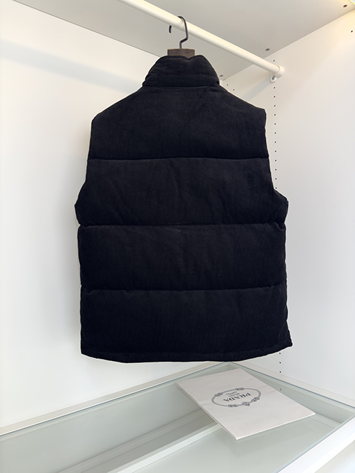 プラダ コーデュロイ レトロ ダウンベスト