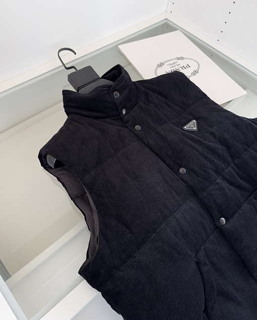 プラダ コーデュロイ レトロ ダウンベスト