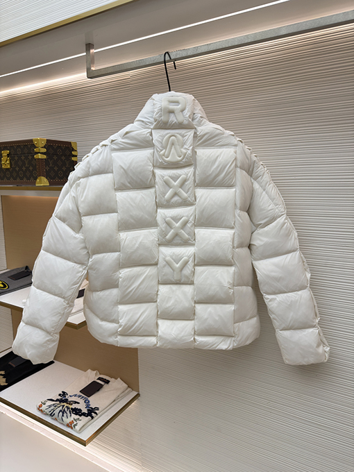 モンクレールスーパーコピー 3Dキルティングスタンドカラージッパーダウンジャケット