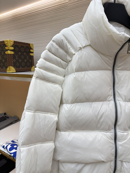 モンクレールスーパーコピー 3Dキルティングスタンドカラージッパーダウンジャケット