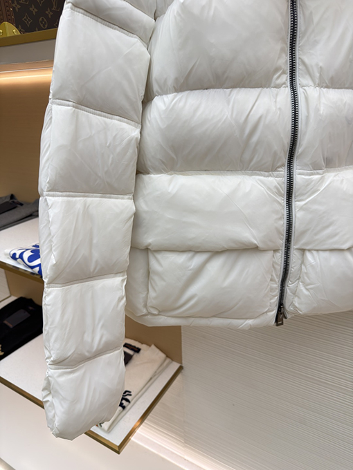 モンクレールスーパーコピー 3Dキルティングスタンドカラージッパーダウンジャケット