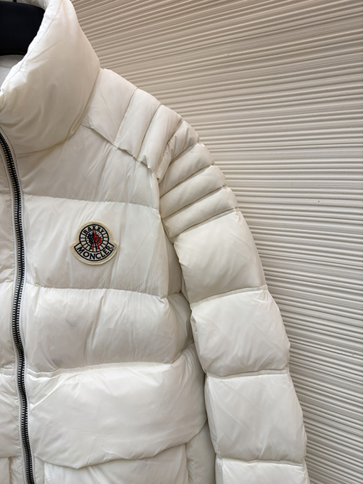 モンクレールスーパーコピー 3Dキルティングスタンドカラージッパーダウンジャケット
