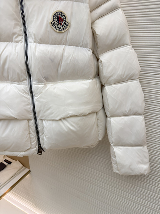 モンクレールスーパーコピー 3Dキルティングスタンドカラージッパーダウンジャケット