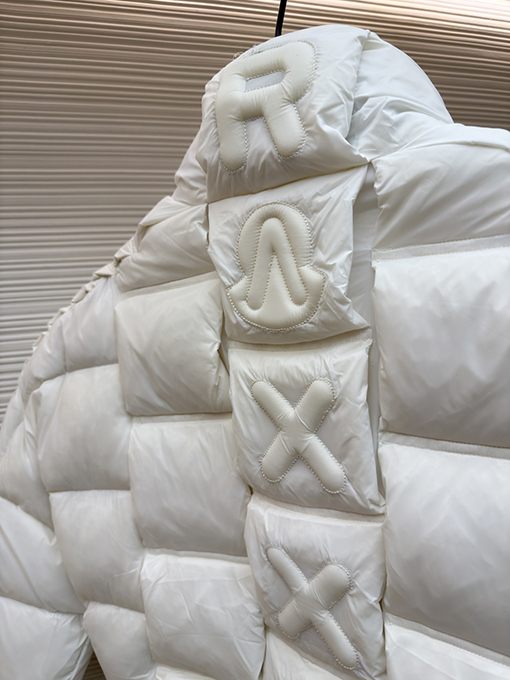 モンクレールスーパーコピー 3Dキルティングスタンドカラージッパーダウンジャケット