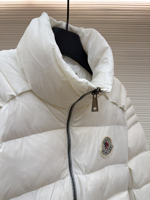 モンクレールスーパーコピー 3Dキルティングスタンドカラージッパーダウンジャケット