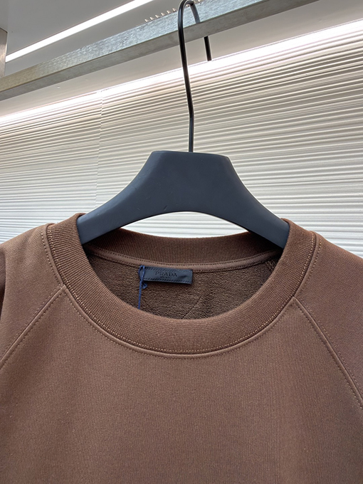 プラダ ウールの三角襟ニットスウェットシャツ