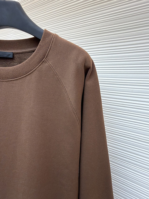 プラダ ウールの三角襟ニットスウェットシャツ