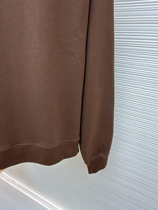 プラダ ウールの三角襟ニットスウェットシャツ