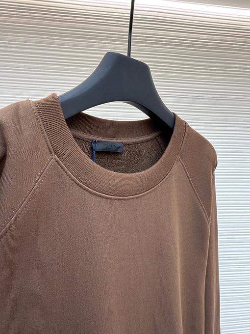 プラダ ウールの三角襟ニットスウェットシャツ