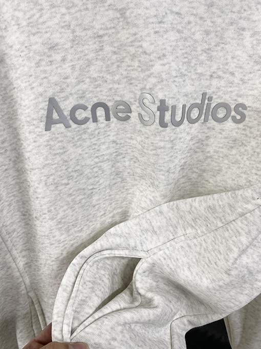 アクネストゥディオズ Acne Studios 新しいフリース裏地のフード付きスウェットシャツ