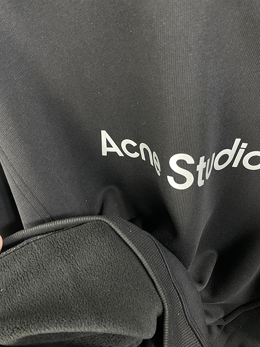 アクネストゥディオズ Acne Studios 新しいフリース裏地のフード付きスウェットシャツ
